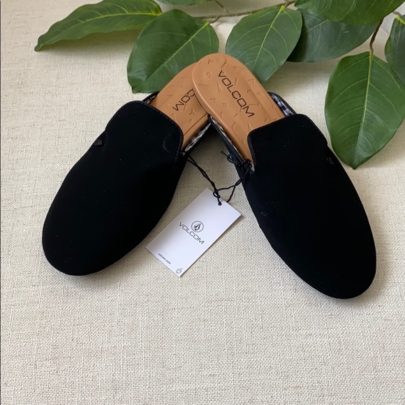 Volcom Shoes - 🌿NWT Volcom Slip On Mule Shoes Size 6 Black 🌿